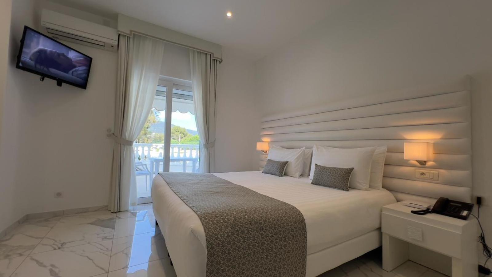 Hotel La Calanque Cavalaire-sur-Mer Zewnętrze zdjęcie